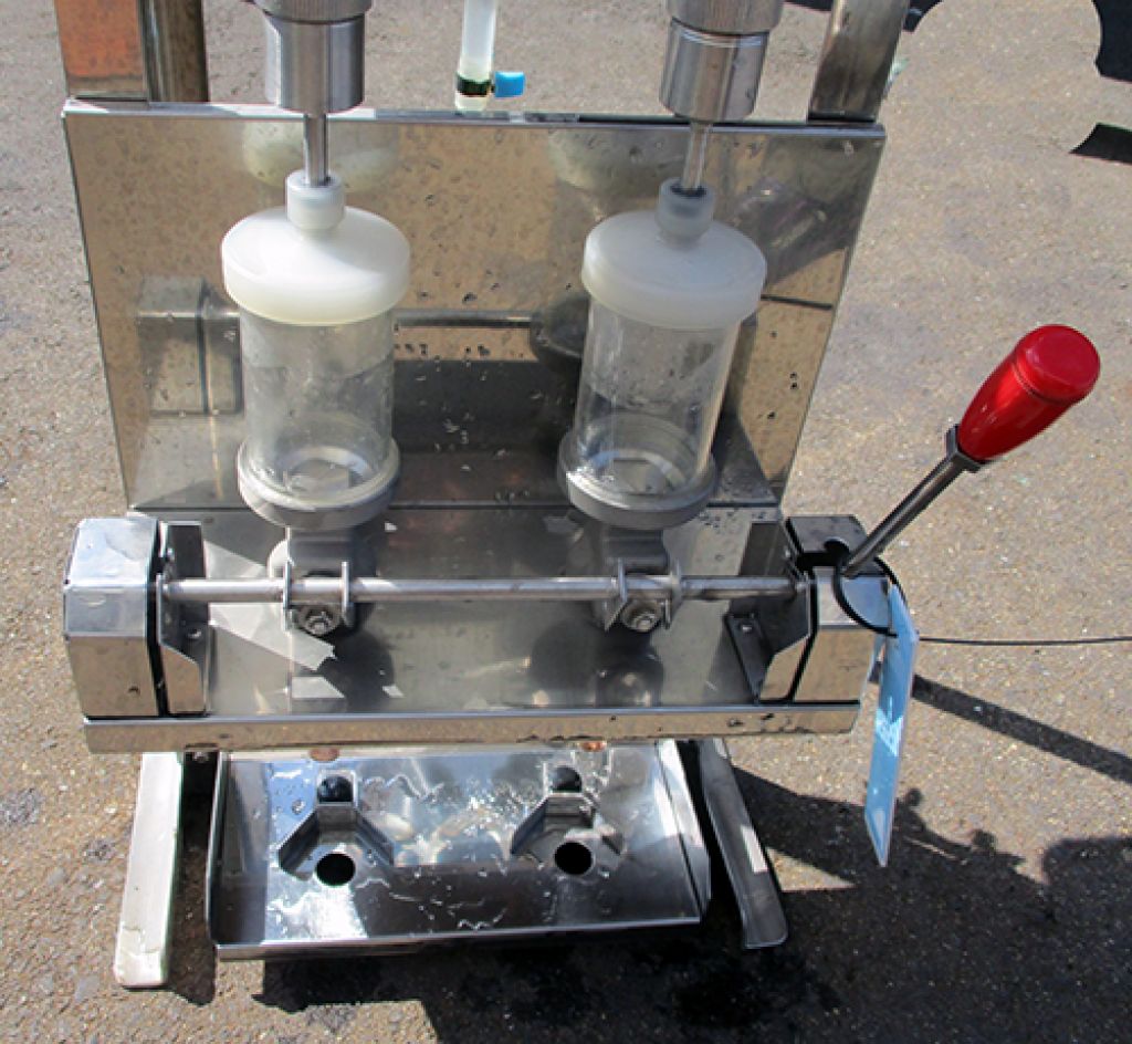 計量液体充填機の画像