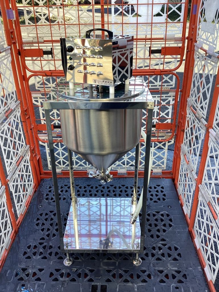 撹拌機付きホッパータンクの画像