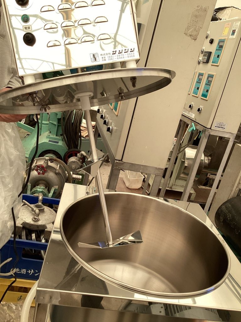 撹拌機付きホッパータンクの画像