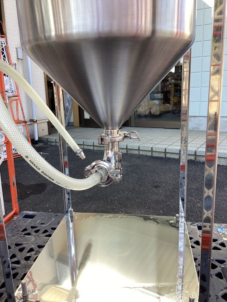 撹拌機付きホッパータンクの画像