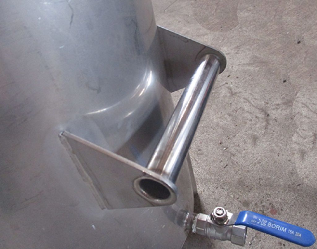 ステンレス発酵タンク（2基あり）の画像