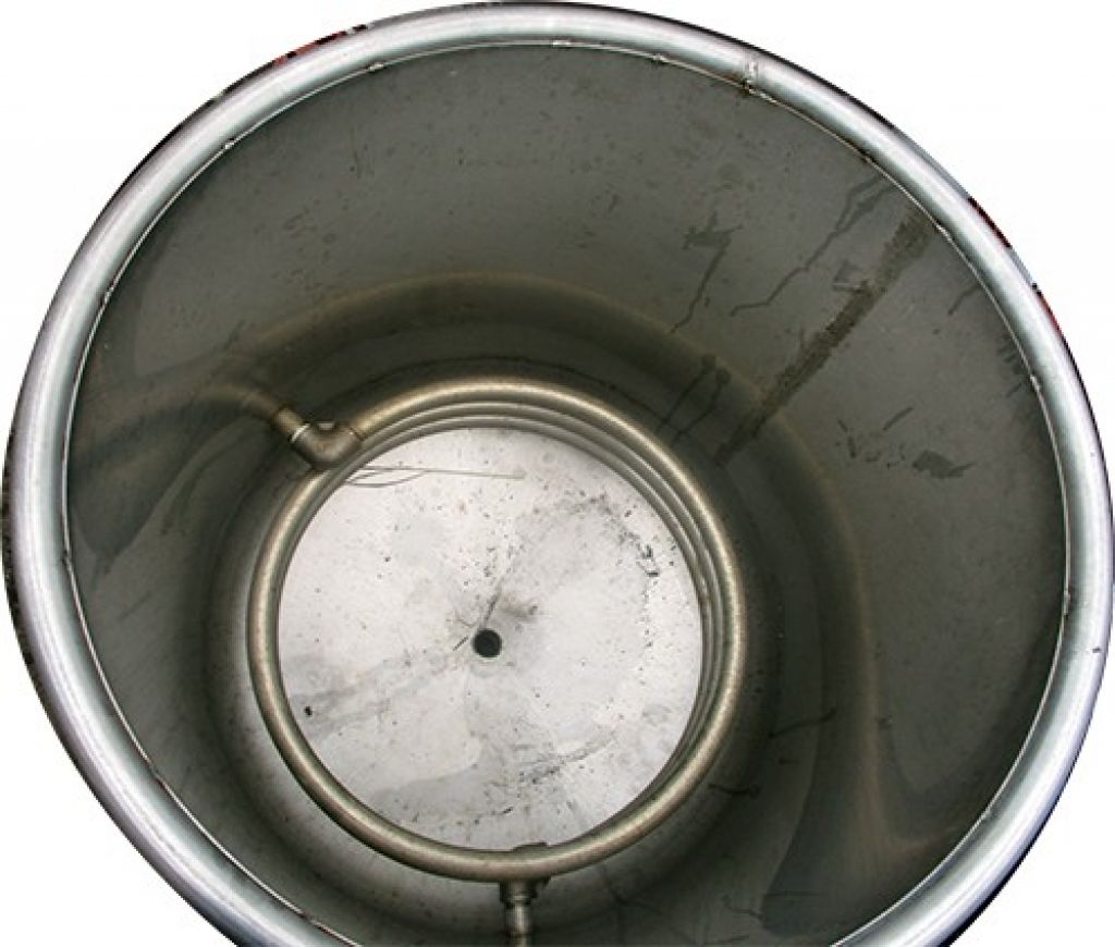 蛇管付きステンレスタンクの画像