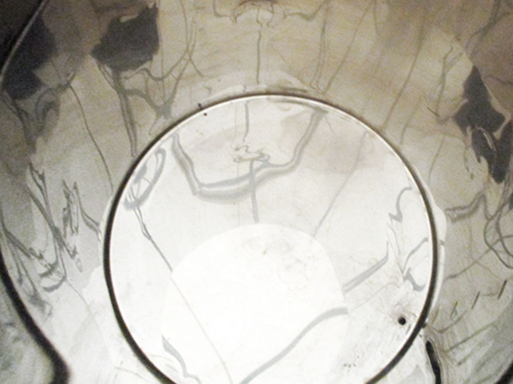 脚付きステンレスタンクの画像